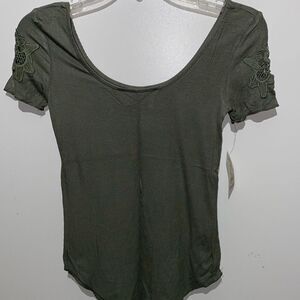 Mudd Women's Olive Green Ribbed Short Sleeve Embroidered T-Shirt Size XS NWT